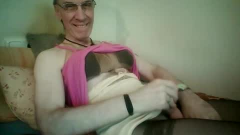 tomislav321 online show from April 2026 03:10:02 PM