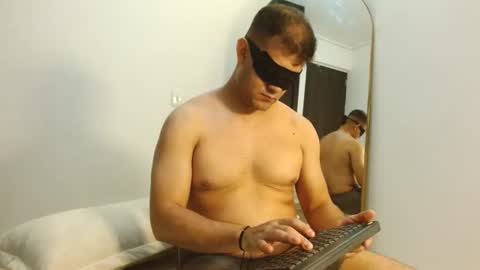 Snapshot of tommy_baker990131 chatting on July 2026 02:03:01 AM tomm online show from July 2026 02:03:01 AM