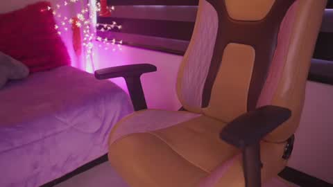 Blue  online show from February 2025 07:26:01 PM