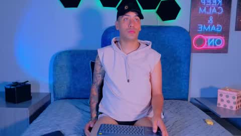 Snapshot of tommy_blue_ chatting on February 2026 07:09:02 PM Tommy online show from February 2026 07:09:02 PM