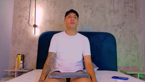 Snapshot of tommy_blue_ chatting on February 2026 07:01:02 PM Tommy online show from February 2026 07:01:02 PM