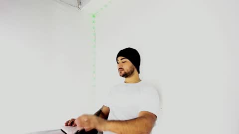 tommy_sccott online show from September 2025 11:18:01 PM