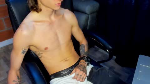 Snapshot of tommy_slater chatting on December 2024 04:27:01 PM Tommy Slater online show from December 2024 04:27:01 PM