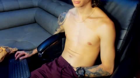 Snapshot of tommy_slater chatting on January 2025 07:49:01 PM Tommy Slater online show from January 2025 07:49:01 PM