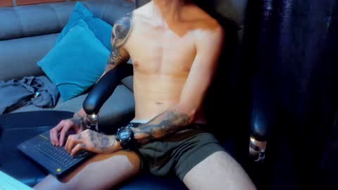 Snapshot of tommy_slater chatting on January 2025 05:56:01 PM Tommy Slater online show from January 2025 05:56:01 PM