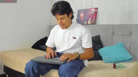 tommyhot7 online show from June 2026 09:02:03 PM