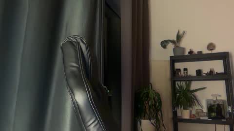 Snapshot of tommyx01 chatting on November 2025 09:17:02 PM Thomas Fit online show from November 2025 09:17:02 PM