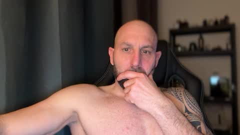 Snapshot of tommyx01 chatting on April 2026 10:07:02 PM Thomas Fit online show from April 2026 10:07:02 PM