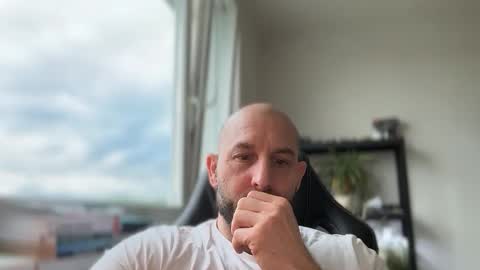 Snapshot of tommyx01 chatting on May 2026 05:03:02 AM Thomas Fit online show from May 2026 05:03:02 AM
