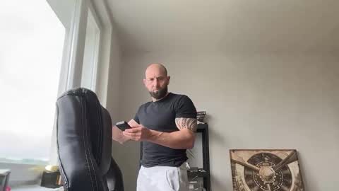Snapshot of tommyx01 chatting on May 2026 10:11:02 AM Thomas Fit online show from May 2026 10:11:02 AM