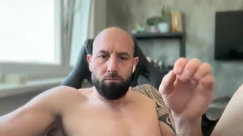Snapshot of tommyx01 chatting on May 2026 10:33:01 AM Thomas Fit online show from May 2026 10:33:01 AM