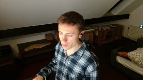 Snapshot of tomtimon11 chatting on November 2025 11:37:02 PM tomtimon11 online show from November 2025 11:37:02 PM