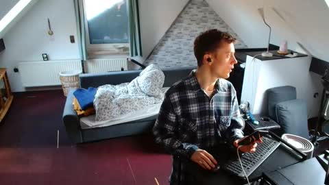 Snapshot of tomtimon11 chatting on November 2025 11:43:02 AM tomtimon11 online show from November 2025 11:43:02 AM