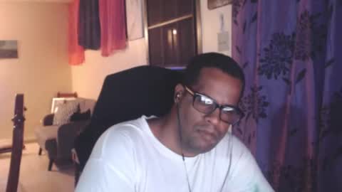 Antonio online show from October 2025 02:01:02 AM