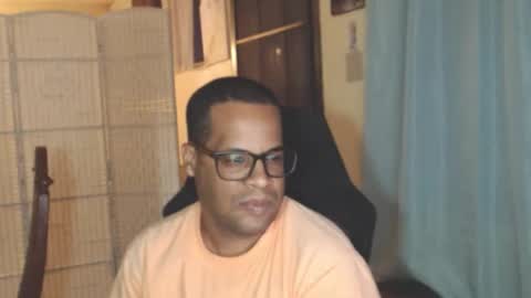Snapshot of toni2814 chatting on April 2026 02:25:01 AM Antonio online show from April 2026 02:25:01 AM