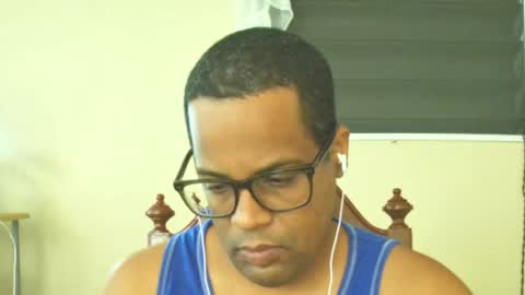 Snapshot of toni2814 chatting on May 2026 12:25:02 PM Antonio online show from May 2026 12:25:02 PM