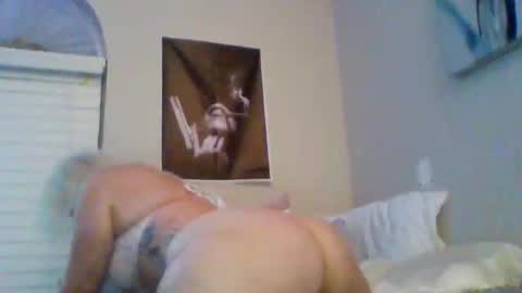 Snapshot of tonitones chatting on January 2026 04:59:01 AM Honeys Snow Bunny online show from January 2026 04:59:01 AM