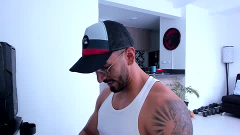 tony muscle1 online show from February 2025 06:34:02 PM