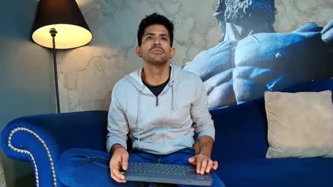 Snapshot of tonycosta_ chatting on October 2025 01:17:02 AM Tony online show from October 2025 01:17:02 AM