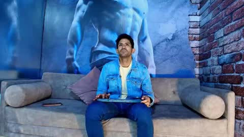 Snapshot of tonycosta_ chatting on October 2025 12:44:01 AM Tony online show from October 2025 12:44:01 AM