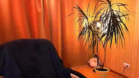 Elizabeth online show from October 2025 03:19:02 PM