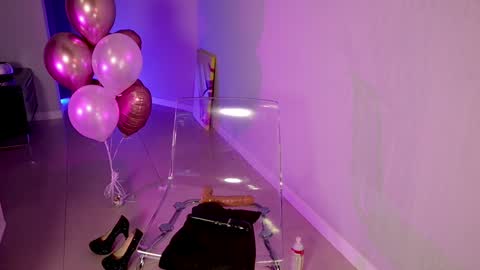 Snapshot of toomuch_wet_ chatting on January 2025 05:49:01 PM Come find me on Fansly online show from January 2025 05:49:01 PM