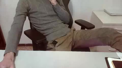 Snapshot of topg84 chatting on December 2025 06:01:02 PM Topg84 online show from December 2025 06:01:02 PM