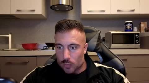 toro_arrapato online show from November 2025 10:34:02 PM