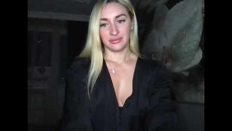 tosyna07555 online show from December 2024 09:48:01 PM