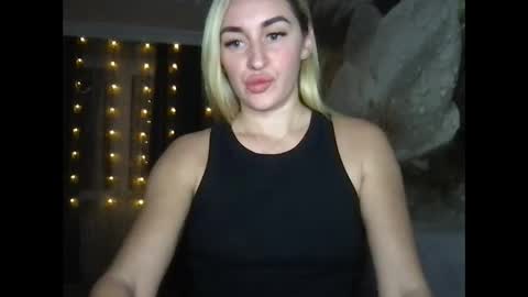 tosyna07555 online show from December 2024 10:16:02 PM