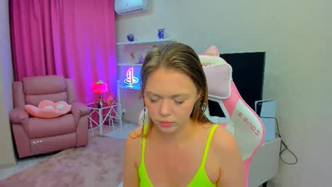 Snapshot of touch_the_heart chatting on September 2025 03:34:01 AM Touch The Heart online show from September 2025 03:34:01 AM