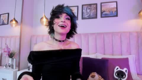 Tracy  online show from March 2026 07:57:02 PM