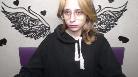 Snapshot of tracyleebb chatting on November 2025 12:00:02 PM TracyLeeBB online show from November 2025 12:00:02 PM