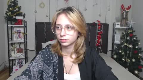 Snapshot of tracyleebb chatting on December 2025 06:09:01 AM TracyLeeBB online show from December 2025 06:09:01 AM