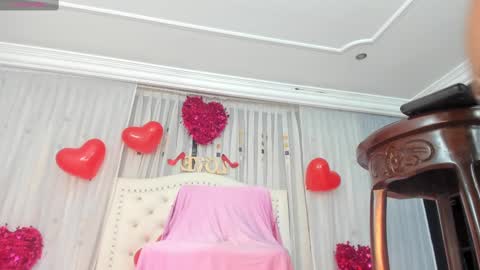 Juliana Giiraldo  online show from February 2025 02:42:01 PM