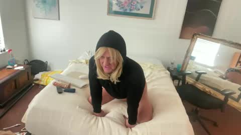 Snapshot of trannytush69 chatting on December 2024 07:43:01 PM USA GURL online show from December 2024 07:43:01 PM