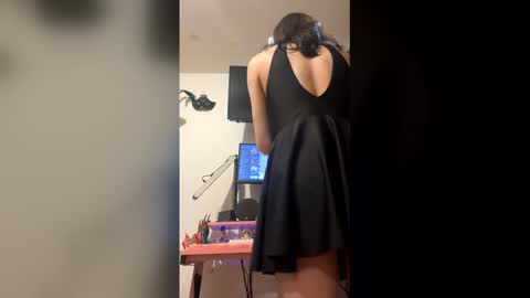 transgirlfriend online show from June 2026 01:27:01 AM