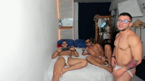 travis bakerr online show from December 2024 03:58:02 AM