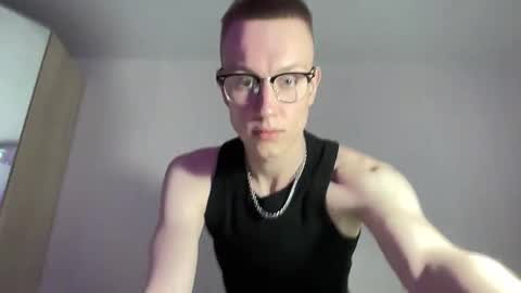 Snapshot of travis_gracile chatting on April 2026 09:21:02 AM Travis online show from April 2026 09:21:02 AM