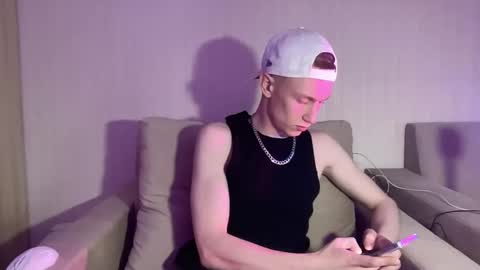 Snapshot of travis_gracile chatting on April 2026 09:20:01 AM Travis online show from April 2026 09:20:01 AM