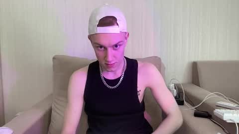 Snapshot of travis_gracile chatting on April 2026 06:19:01 AM Travis online show from April 2026 06:19:01 AM