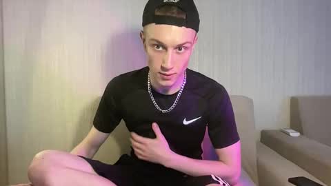Snapshot of travis_gracile chatting on April 2026 09:14:01 AM Travis online show from April 2026 09:14:01 AM