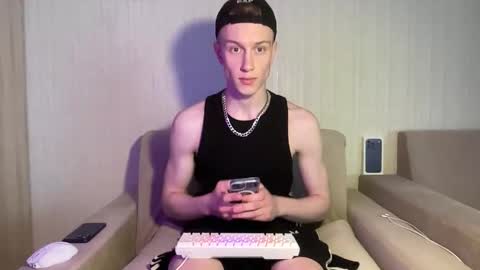 Snapshot of travis_gracile chatting on May 2026 09:48:01 AM Travis online show from May 2026 09:48:01 AM