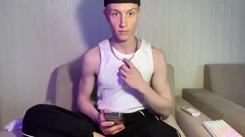 Snapshot of travis_gracile chatting on May 2026 10:34:02 AM Travis online show from May 2026 10:34:02 AM