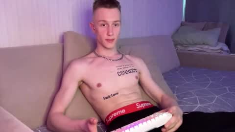 Snapshot of travis_gracile chatting on May 2026 09:36:01 AM Travis online show from May 2026 09:36:01 AM