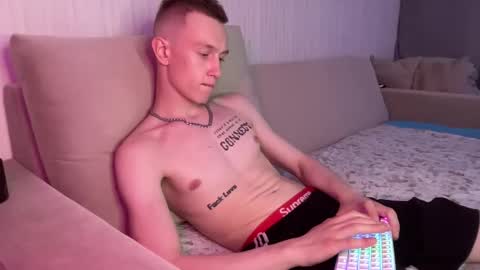 Snapshot of travis_gracile chatting on May 2026 08:08:02 AM Travis online show from May 2026 08:08:02 AM