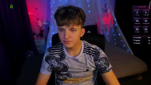 Travis online show from November 2025 08:10:01 PM