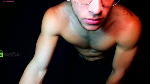 Snapshot of travisdiamonds chatting on January 2025 05:02:01 AM TRAVIS. online show from January 2025 05:02:01 AM