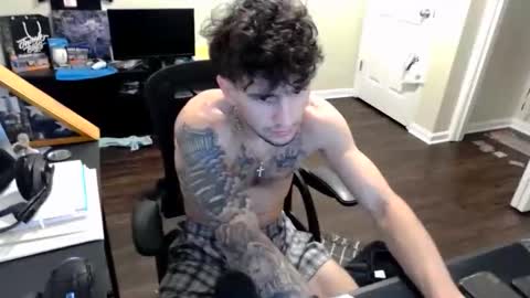 Snapshot of travishupp1 chatting on November 2025 04:45:02 AM Trav online show from November 2025 04:45:02 AM