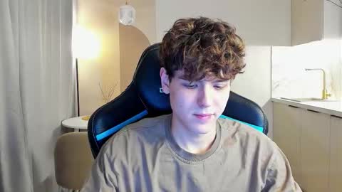 travisrivas online show from October 2025 02:08:02 AM